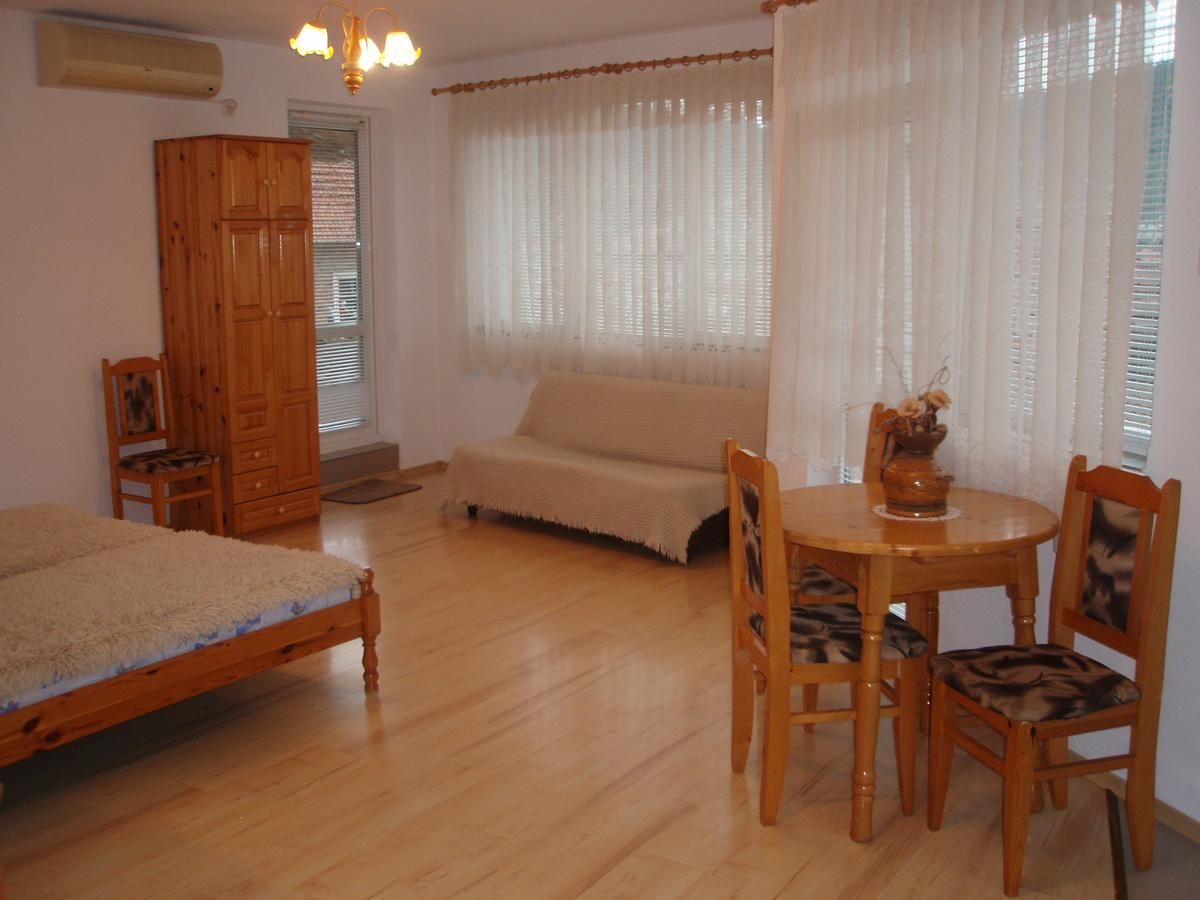 Дома для отпуска Georgievi Guest House Калофер-25